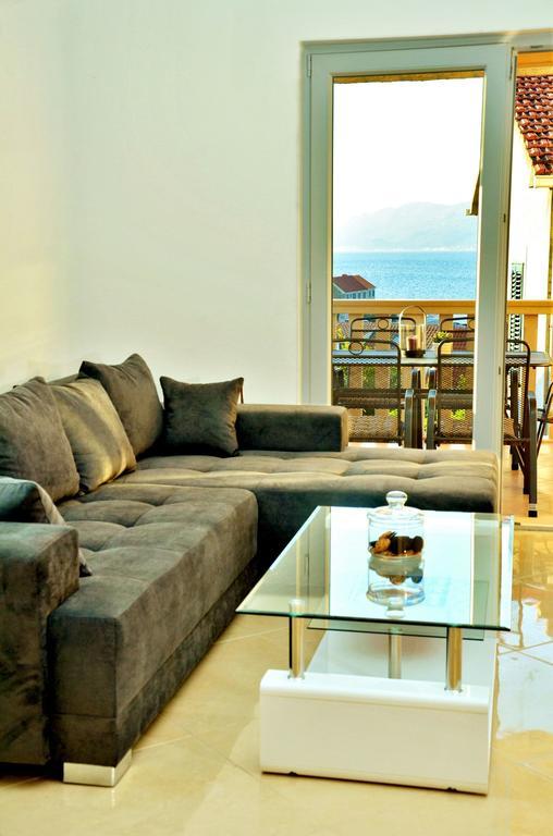 Apartment Luna Postira Exterior foto