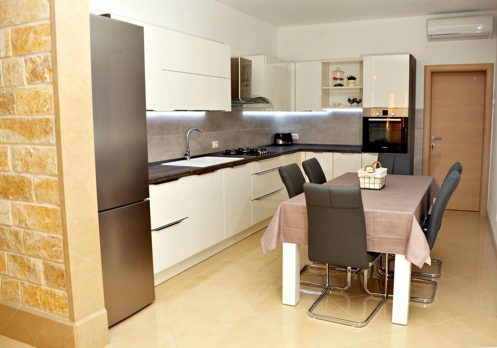 Apartment Luna Postira Exterior foto